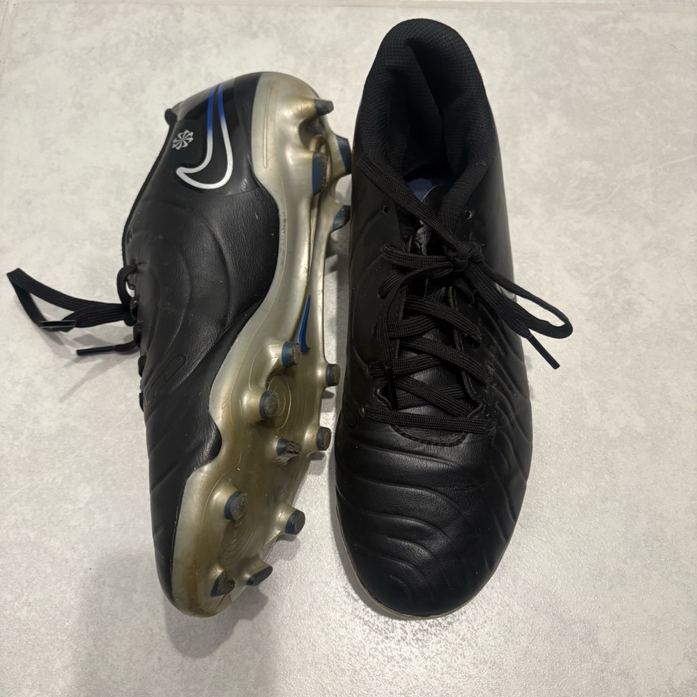 Nike Black Athletic Soccer Shoes
